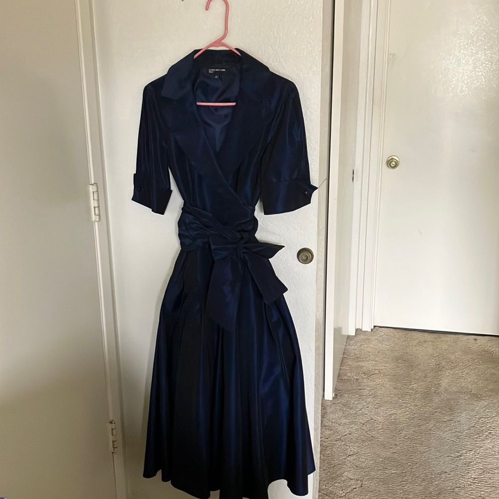 Jones New York dress. Size 10. Excellent condition. Just a hint of shimmer.